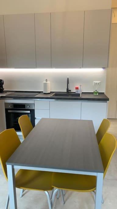 Dimora Di Privacy Fronte Parco E Ospedale Di Monza Apartman Lissone Kültér fotó